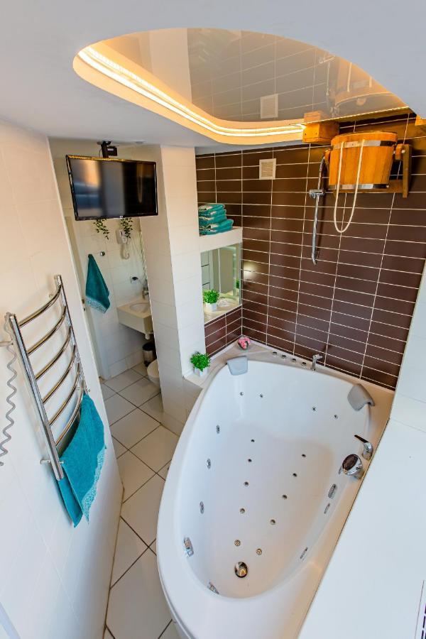 Big Jacuzzi , Sauna , Khreshchatyk Apartments 基輔 外观 照片