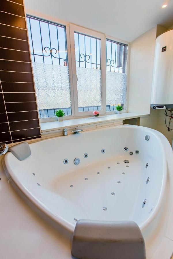 Big Jacuzzi , Sauna , Khreshchatyk Apartments 基輔 外观 照片