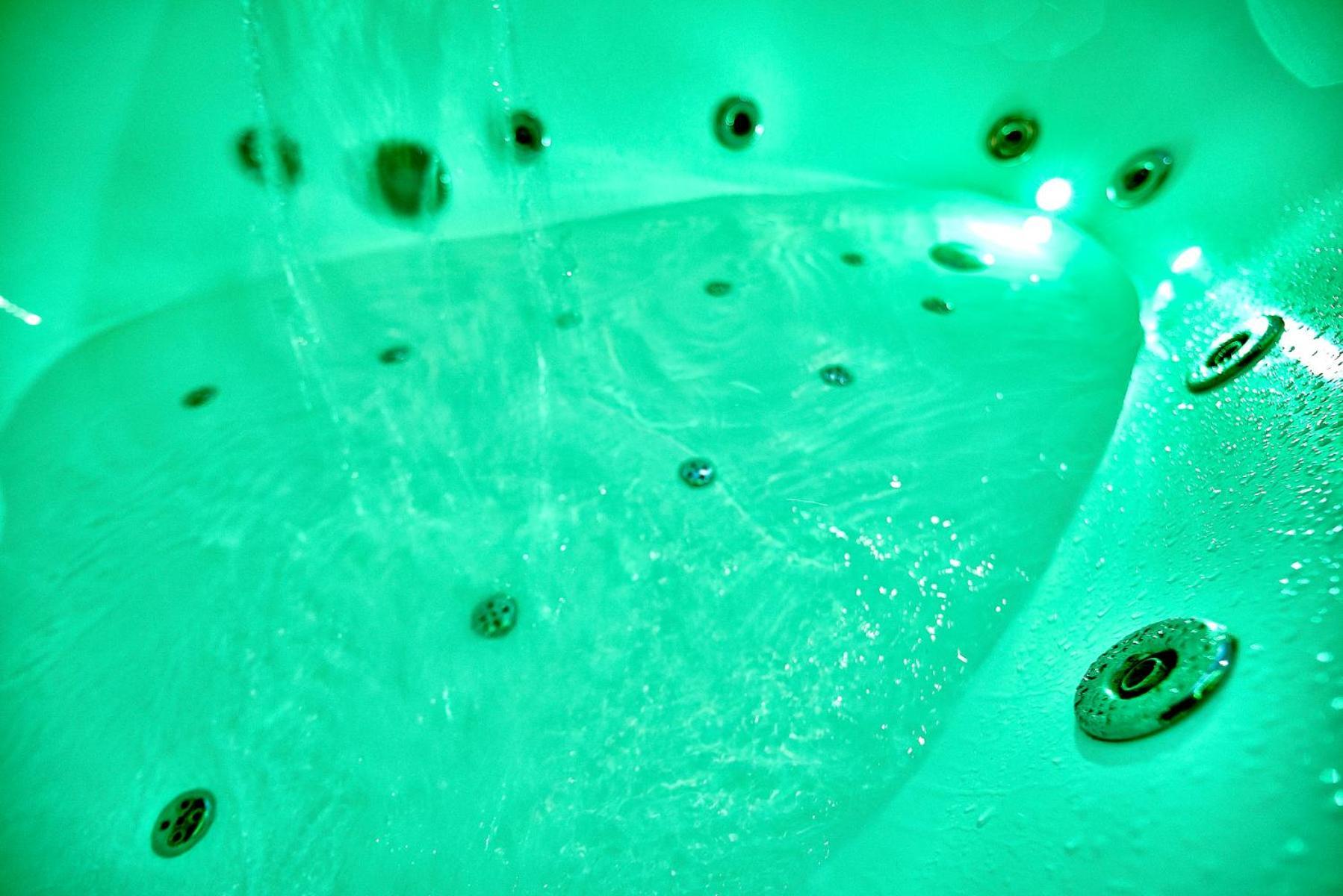 Big Jacuzzi , Sauna , Khreshchatyk Apartments 基輔 外观 照片
